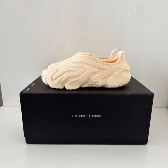 BRAND NEW IN BOX - Zellerfeld \